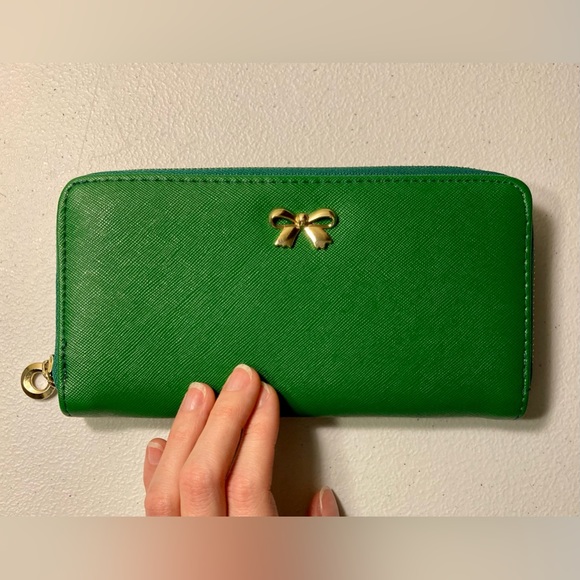 Green Wallet with Gold Bow - Picture 5 of 5
